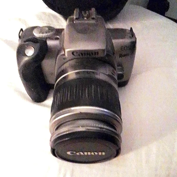 Canon SLR 35mm Rebel T2 & Carrying Case
